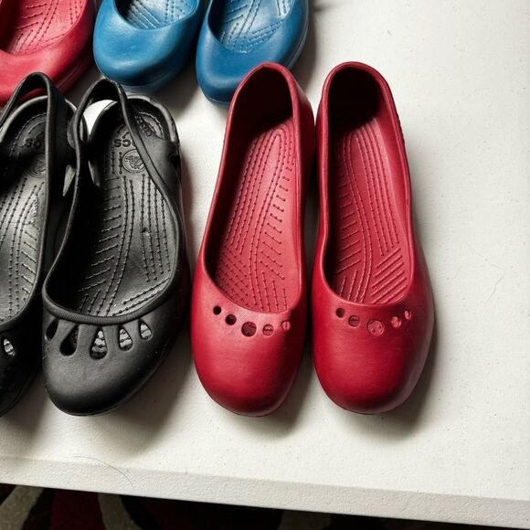 Lot of 5 pairs of women’s crocs shoes ballet slip on size 10 rubber water - Picture 3 of 5
